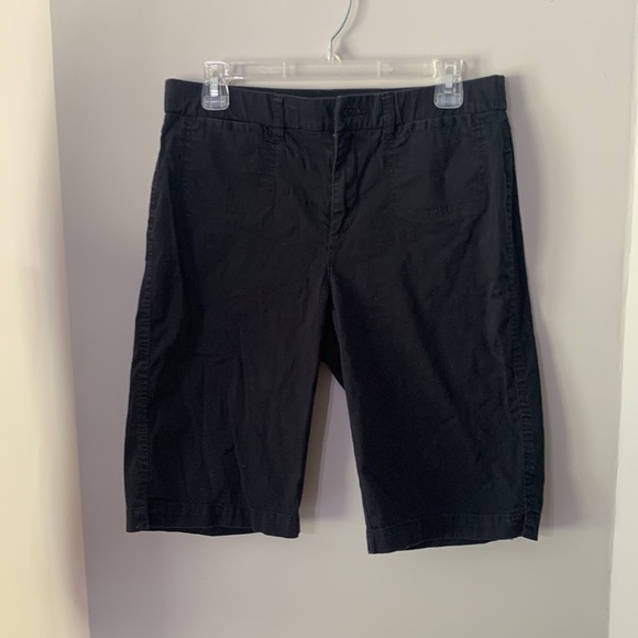 Kim Rogers Pants - Black cotton walking shorts 11” length Belk brand